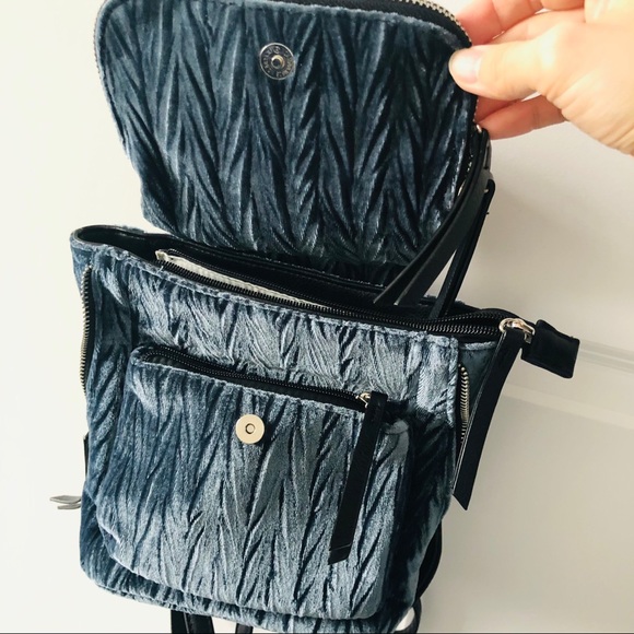 Valvet Backpack - Picture 2 of 5